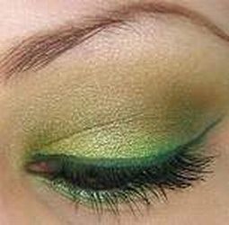 Как правильно красить глаза зеленого цвета?
