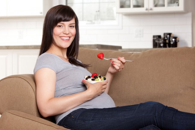 Как влияют различные продукты в рационе мамы на здоровье малыша
