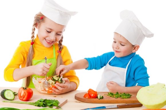 Приобщаем ребенка к приготовлению пищи