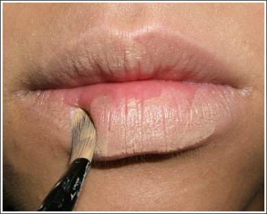 Как правильно накрасить губы?
