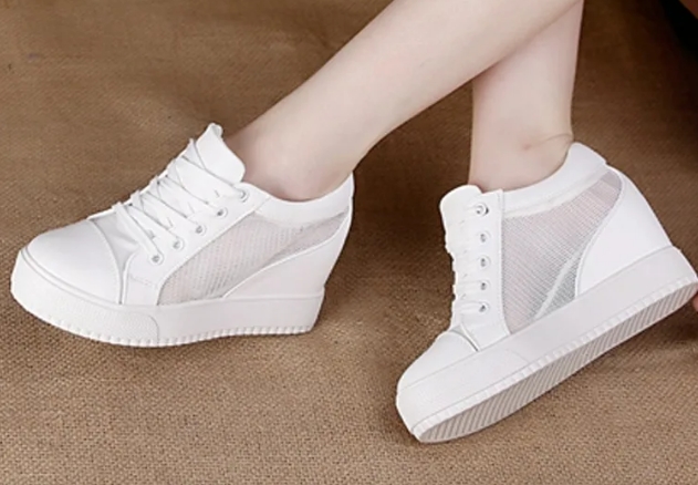 Стильный гардероб: кроссовки на платформе как новый тренд
